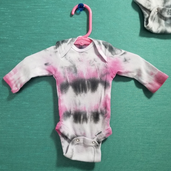 NB Tie-Dyed Gerber Onesies (Hand Dyed) - Picture 2 of 8